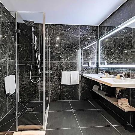 Restaurant Husseren Collections - Proche Colmar - Otel 4*