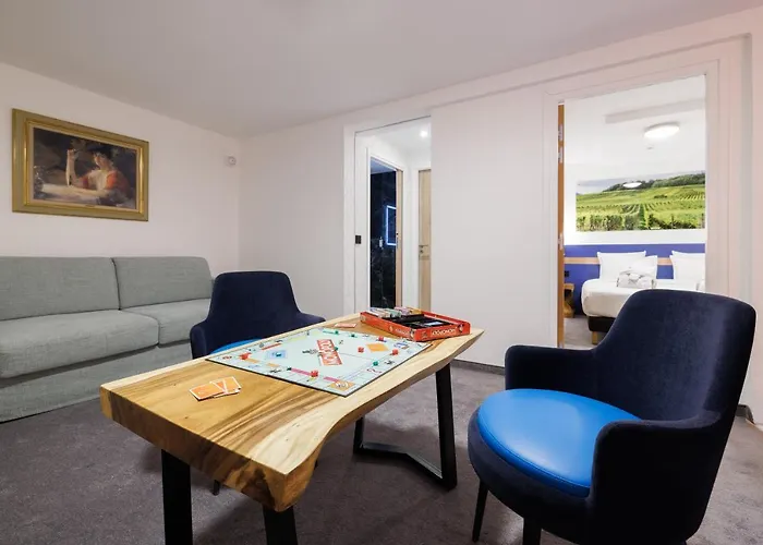 Husseren Collections - Proche Colmar - Hotel Eguisheim